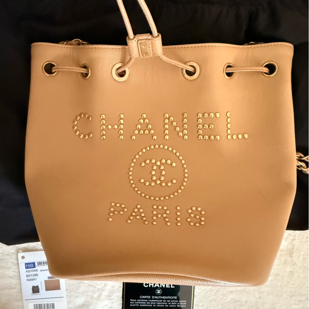 Chanel Tan 2019 Deauville Bucket Bag - Picture 6 of 16